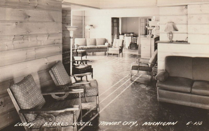 Hotel Barnes - Vintage Postcard (newer photo)